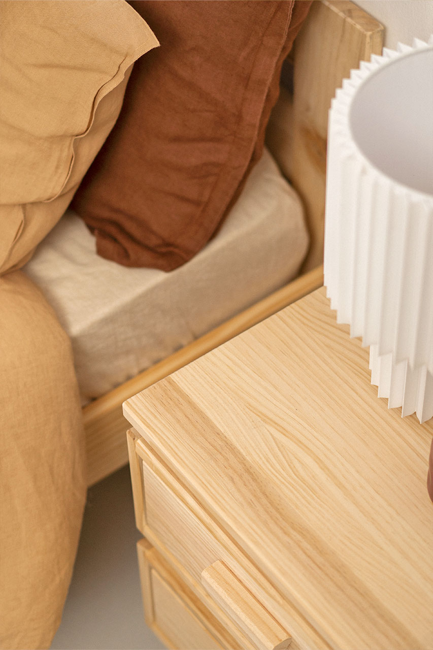 Imagen de ambiente 3 para:Mesilla peque&ntilde;a de madera maciza